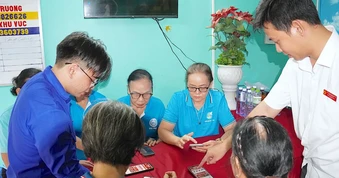 Đưa AI đến với mọi người