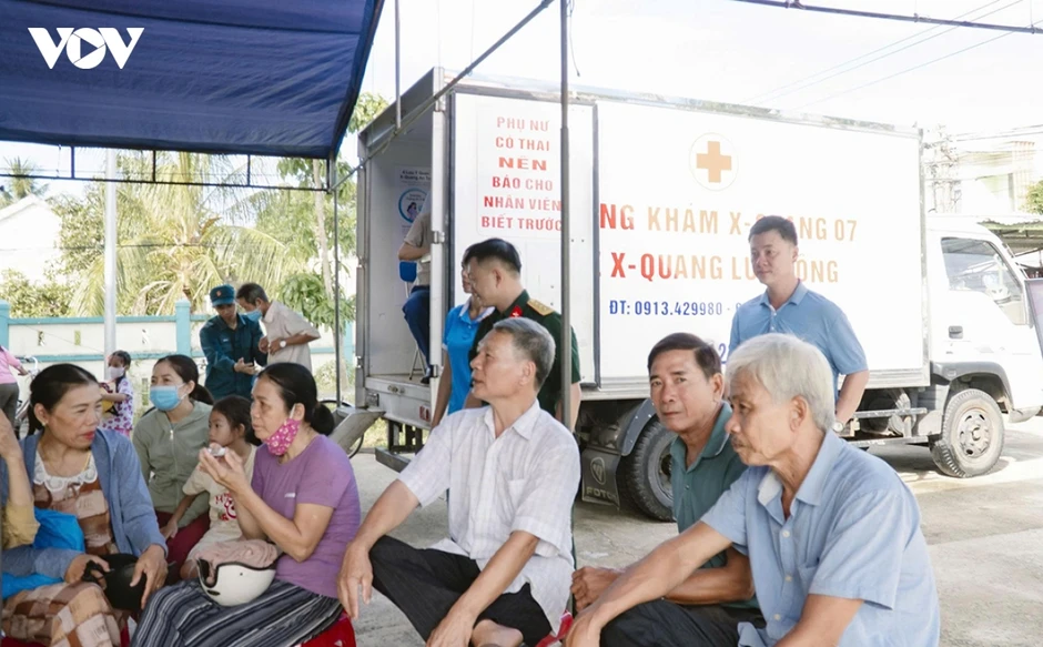 Đưa bác sĩ về khám sức khỏe cho hơn 4000 người dân xã đảo Tam Hải, TP Đà Nẵng Đưa bác sĩ về khám sức khỏe cho hơn 4000 người dân xã đảo Tam Hải, TP Đà Nẵng