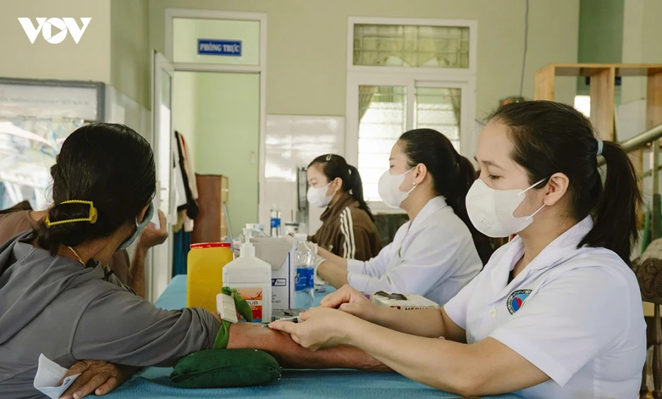 Đưa bác sĩ về khám sức khỏe cho hơn 4000 người dân xã đảo Tam Hải, TP Đà Nẵng Đưa bác sĩ về khám sức khỏe cho hơn 4000 người dân xã đảo Tam Hải, TP Đà Nẵng