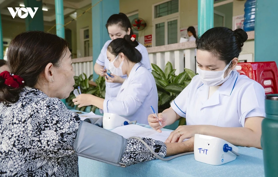 Đưa bác sĩ về khám sức khỏe cho hơn 4000 người dân xã đảo Tam Hải, TP Đà Nẵng Đưa bác sĩ về khám sức khỏe cho hơn 4000 người dân xã đảo Tam Hải, TP Đà Nẵng