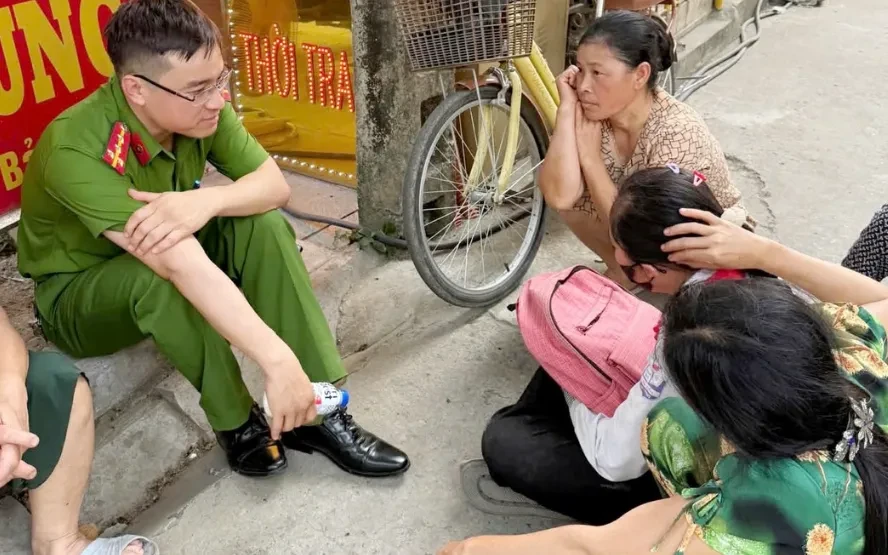 Đưa bé gái đi lạc cách nhà gần 30km trở về an toàn Đưa bé gái đi lạc cách nhà gần 30km trở về an toàn