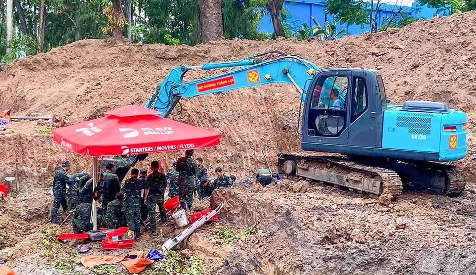 Đưa các anh trở về gia đình, quê hương với tất cả trách nhiệm và lòng thành kính Đưa các anh trở về gia đình, quê hương với tất cả trách nhiệm và lòng thành kính
