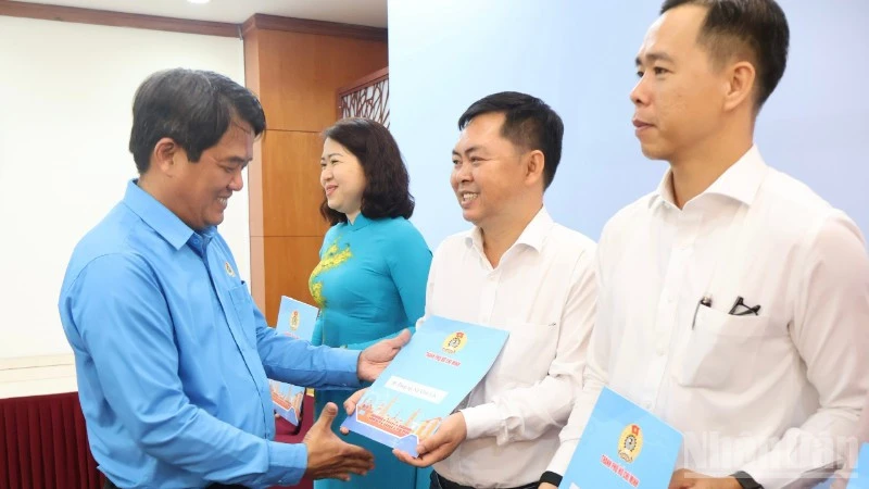 Đưa hoạt động Công đoàn đi vào chiều sâu, thực chất và hiệu quả hơn Đưa hoạt động Công đoàn đi vào chiều sâu, thực chất và hiệu quả hơn