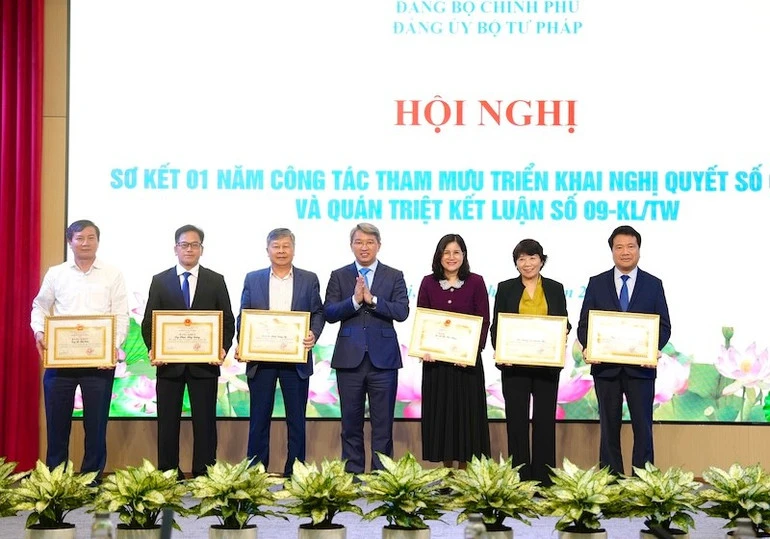 Đưa thể chế từ “điểm nghẽn” trở thành lợi thế cạnh tranh Đưa thể chế từ “điểm nghẽn” trở thành lợi thế cạnh tranh