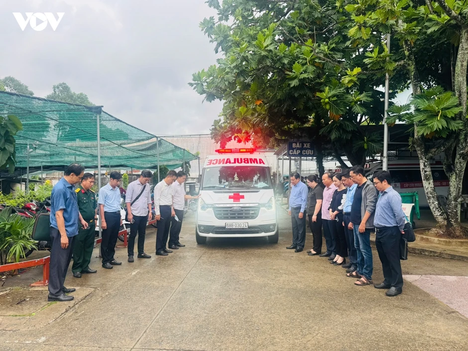 Đưa thi thể 15 nạn nhân vụ lật ca nô ở Phú Quốc vào đất liền Đưa thi thể 15 nạn nhân vụ lật ca nô ở Phú Quốc vào đất liền