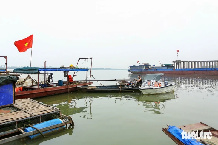 Đưa thông tin bầu cử đến với cử tri vùng sông nước ở Hà Nội Đưa thông tin bầu cử đến với cử tri vùng sông nước ở Hà Nội