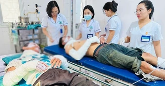 Dùng bình ga thui thịt chó, 2 người bỏng nặng