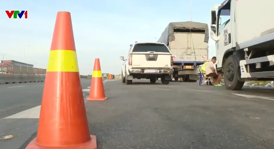Dừng, đỗ xe sai quy định trên cao tốc nguy cơ gây hậu quả nghiêm trọng