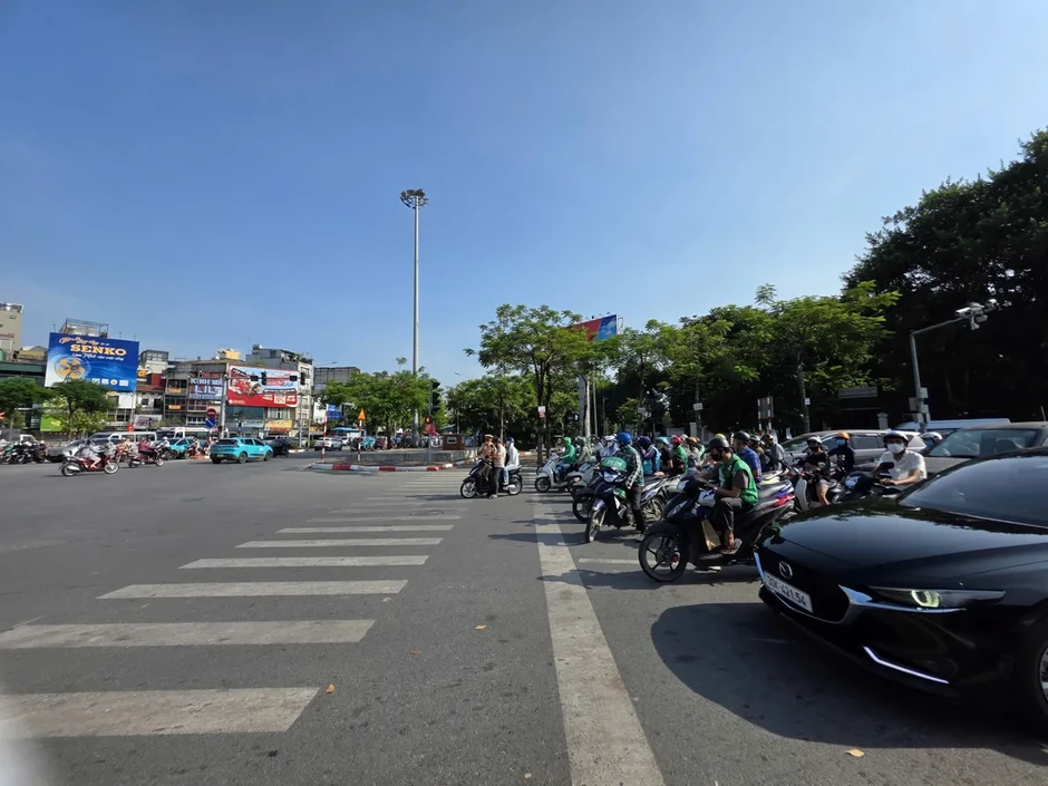 Dừng đúng vạch, chờ đúng đèn - góp phần xây dựng giao thông Thủ đô văn minh Dừng đúng vạch, chờ đúng đèn - góp phần xây dựng giao thông Thủ đô văn minh