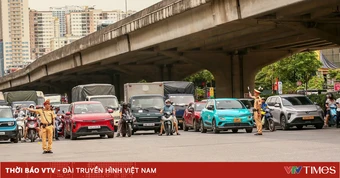 Dừng đúng vạch, chờ đúng đèn - góp phần xây dựng giao thông Thủ đô văn minh