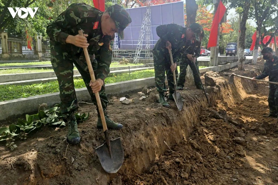 Dùng radar xuyên đất hỗ trợ tìm kiếm mộ tập thể liệt sĩ ở Quảng Ngãi Dùng radar xuyên đất hỗ trợ tìm kiếm mộ tập thể liệt sĩ ở Quảng Ngãi