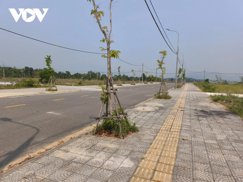 Dưới đá lên, trên bảo... chờ, dân có đất tái định cư nhưng chưa thể xây nhà Dưới đá lên, trên bảo... chờ, dân có đất tái định cư nhưng chưa thể xây nhà
