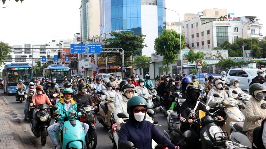 Đường Cộng Hòa thông thoáng trong ngày chính thức áp dụng phân làn linh hoạt Đường Cộng Hòa thông thoáng trong ngày chính thức áp dụng phân làn linh hoạt