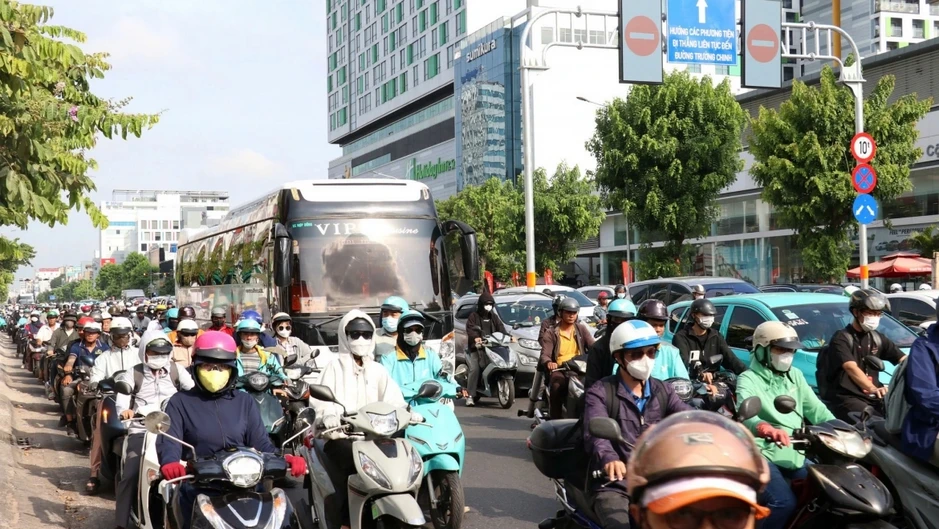 Đường Cộng Hòa thông thoáng trong ngày chính thức áp dụng phân làn linh hoạt Đường Cộng Hòa thông thoáng trong ngày chính thức áp dụng phân làn linh hoạt