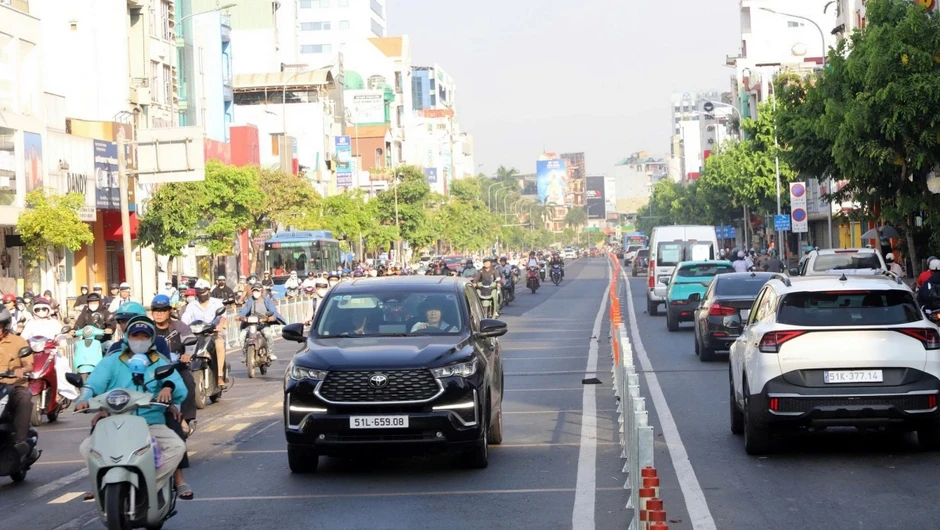 Đường Cộng Hòa thông thoáng trong ngày thử nghiệm phương án phân làn linh hoạt Đường Cộng Hòa thông thoáng trong ngày thử nghiệm phương án phân làn linh hoạt