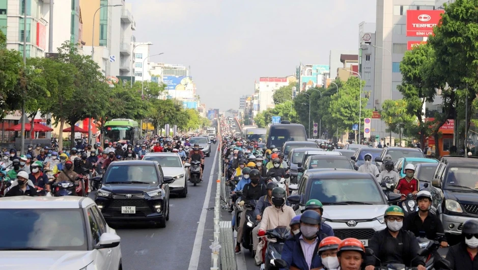 Đường Cộng Hòa thông thoáng trong ngày thử nghiệm phương án phân làn linh hoạt Đường Cộng Hòa thông thoáng trong ngày thử nghiệm phương án phân làn linh hoạt