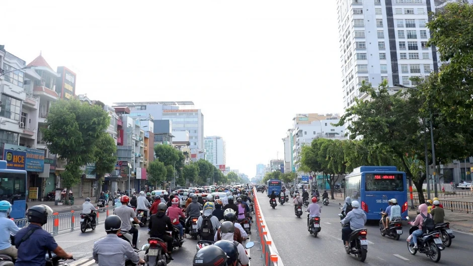 Đường Cộng Hòa thông thoáng trong ngày thử nghiệm phương án phân làn linh hoạt Đường Cộng Hòa thông thoáng trong ngày thử nghiệm phương án phân làn linh hoạt