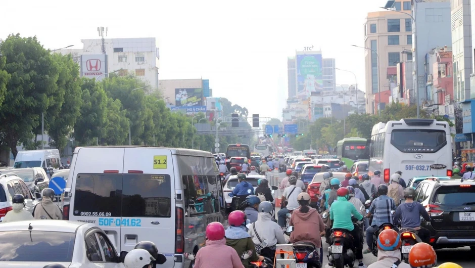 Đường Cộng Hòa thông thoáng trong ngày thử nghiệm phương án phân làn linh hoạt Đường Cộng Hòa thông thoáng trong ngày thử nghiệm phương án phân làn linh hoạt