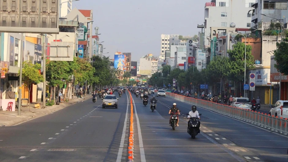 Đường Cộng Hòa thông thoáng trong ngày thử nghiệm phương án phân làn linh hoạt Đường Cộng Hòa thông thoáng trong ngày thử nghiệm phương án phân làn linh hoạt