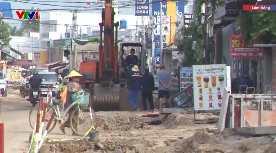 Đường du lịch Mũi Né (Lâm Đồng) trễ hẹn, người dân gánh hệ lụy