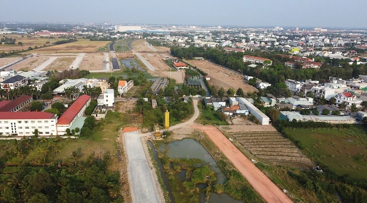Đường huyết mạch qua Bến Lức làm 3 năm còn vướng mặt bằng, Tây Ninh yêu cầu làm sạch trong tháng 4 Đường huyết mạch qua Bến Lức làm 3 năm còn vướng mặt bằng, Tây Ninh yêu cầu làm sạch trong tháng 4