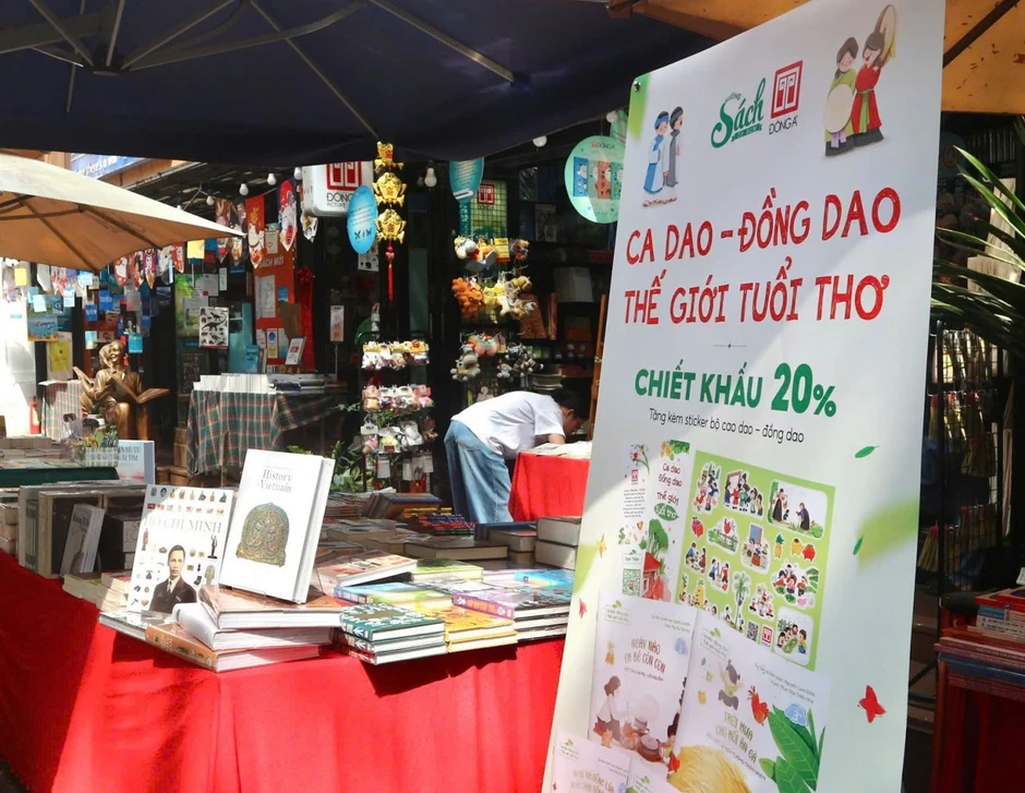 Đường Sách TP Hồ Chí Minh thu hút khách quốc tế dịp lễ 30/4 và 1/5 Đường Sách TP Hồ Chí Minh thu hút khách quốc tế dịp lễ 30/4 và 1/5