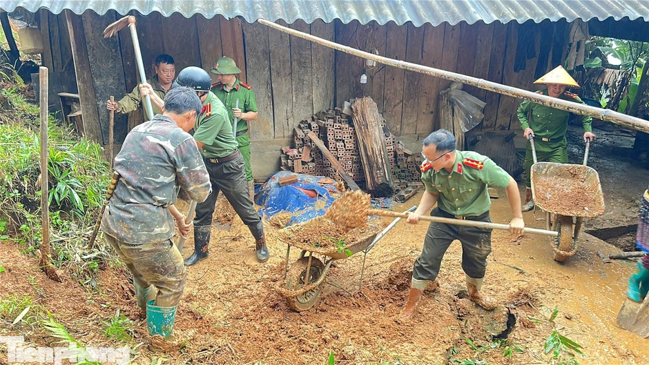 Đường vào xã vùng cao Lào Cai khó khăn, nhiều thôn, bản vẫn bị cô lập