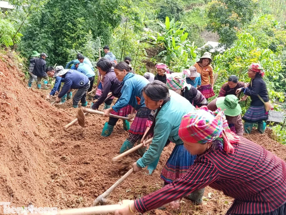 Đường vào xã vùng cao Lào Cai khó khăn, nhiều thôn, bản vẫn bị cô lập
