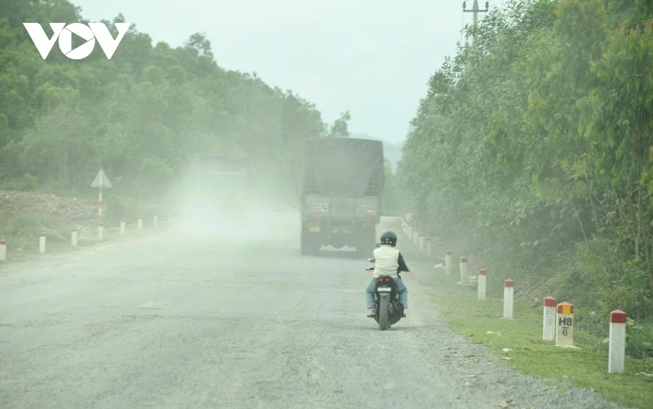 Đường Xuyên Á xuống cấp nghiêm trọng làm đảo lộn cuộc sống người dân Đường Xuyên Á xuống cấp nghiêm trọng làm đảo lộn cuộc sống người dân