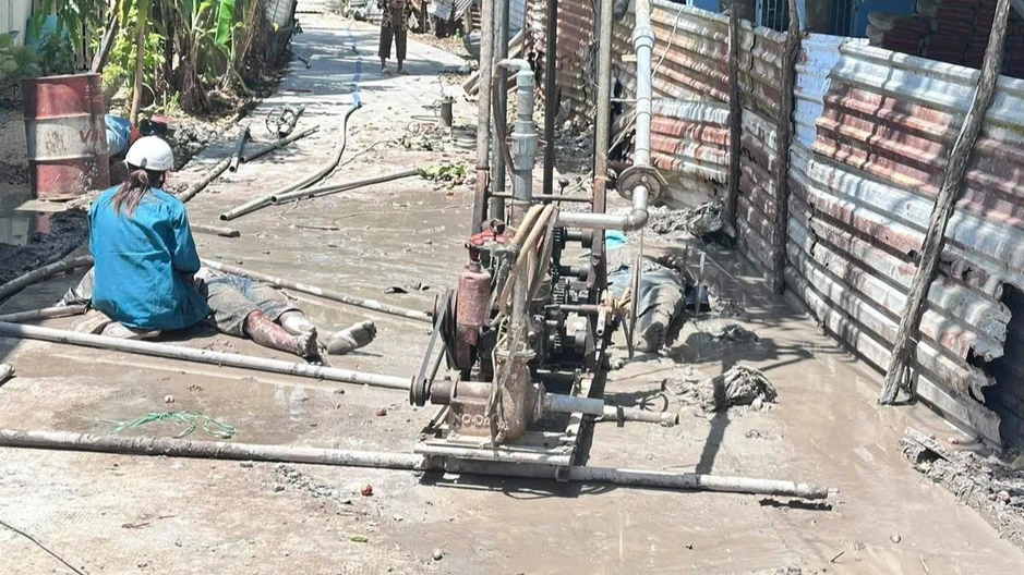 Ép cọc làm hàng rào, 2 người đàn ông ở Cà Mau bị điện giật tử vong Ép cọc làm hàng rào, 2 người đàn ông ở Cà Mau bị điện giật tử vong