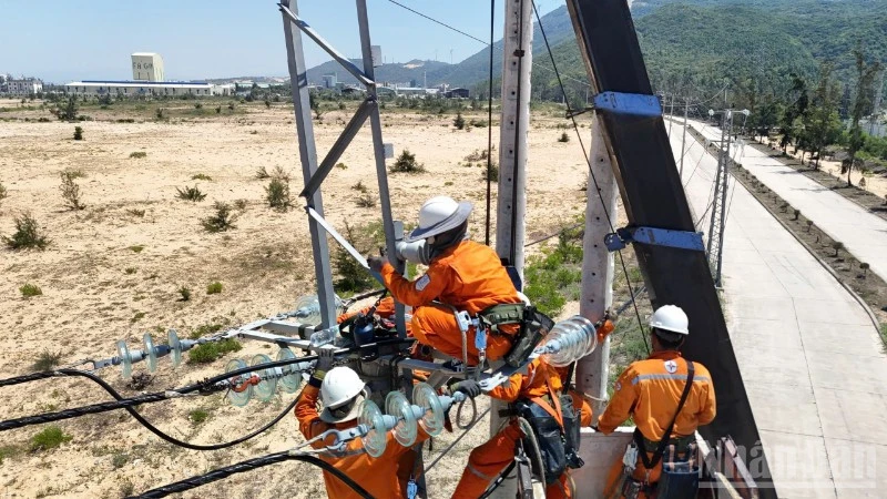 EVNCPC tăng cường các giải pháp bảo đảm cấp điện mùa nắng nóng EVNCPC tăng cường các giải pháp bảo đảm cấp điện mùa nắng nóng