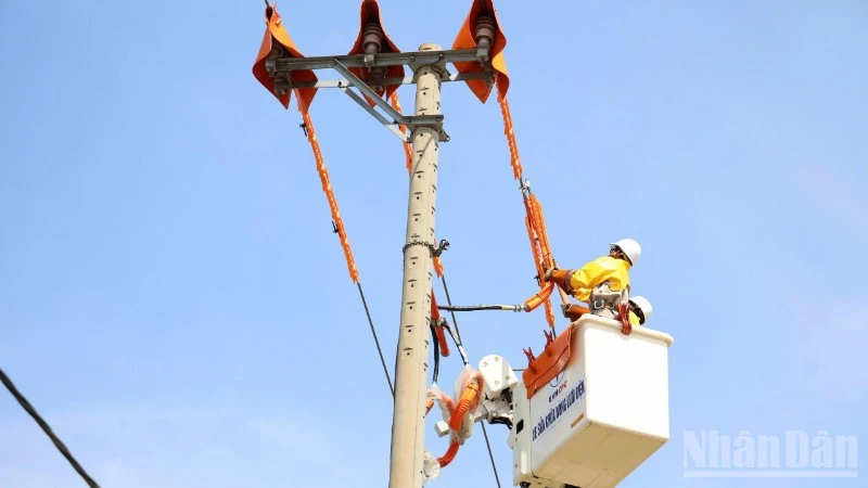 EVNCPC tăng cường các giải pháp bảo đảm cấp điện mùa nắng nóng EVNCPC tăng cường các giải pháp bảo đảm cấp điện mùa nắng nóng