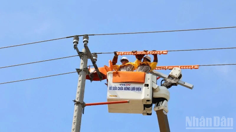 EVNCPC tăng cường các giải pháp bảo đảm cấp điện mùa nắng nóng EVNCPC tăng cường các giải pháp bảo đảm cấp điện mùa nắng nóng