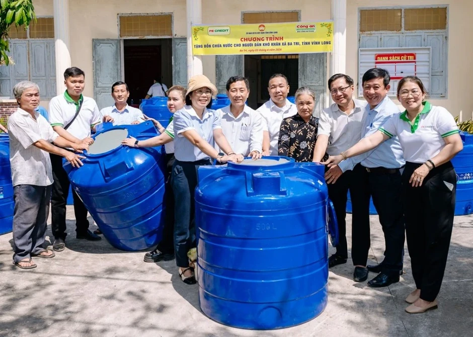 FE CREDIT tiếp sức người dân ĐBSCL ứng phó với hạn mặn FE CREDIT tiếp sức người dân ĐBSCL ứng phó với hạn mặn