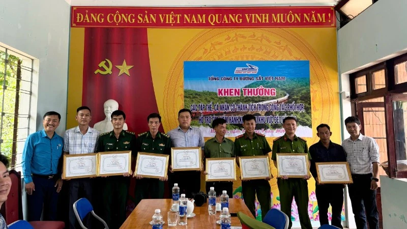 Ga Hải Vân Bắc phối hợp các đơn vị giải cứu thành công nữ hành khách đi lạc vào rừng Ga Hải Vân Bắc phối hợp các đơn vị giải cứu thành công nữ hành khách đi lạc vào rừng