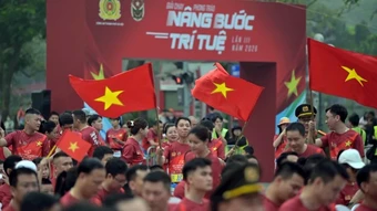 Gần 1.000 người tham gia Giải chạy phong trào "Nâng bước trí tuệ" lần III