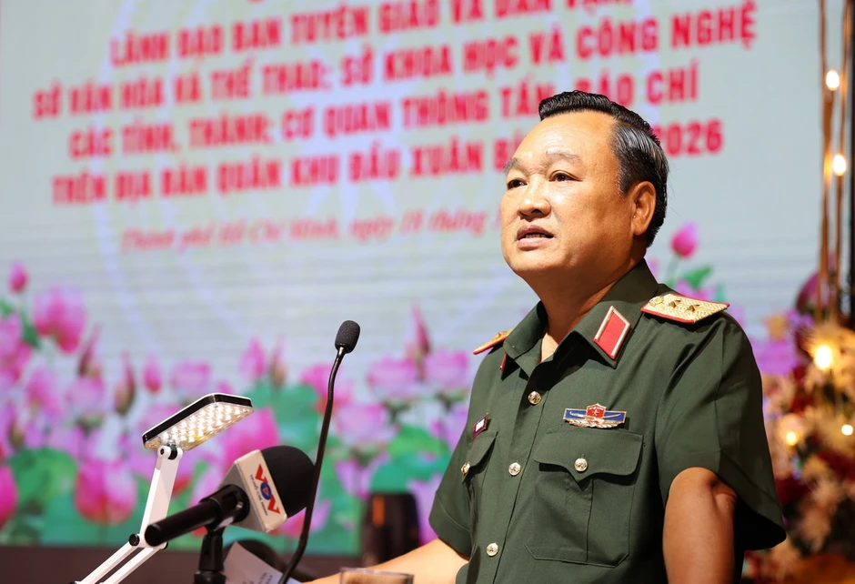 Gần 10.000 cán bộ, chiến sĩ Quân khu 7 được thăng quân hàm, nâng lương trước niên hạn Gần 10.000 cán bộ, chiến sĩ Quân khu 7 được thăng quân hàm, nâng lương trước niên hạn