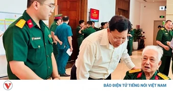 Gần 1.200 cán bộ cao cấp Quân đội nghỉ hưu dự họp mặt đầu Xuân tại Quân khu 7