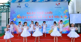 Gần 180 triệu đồng tặng trẻ tự kỷ có hoàn cảnh khó khăn tại Thành phố Hồ Chí Minh