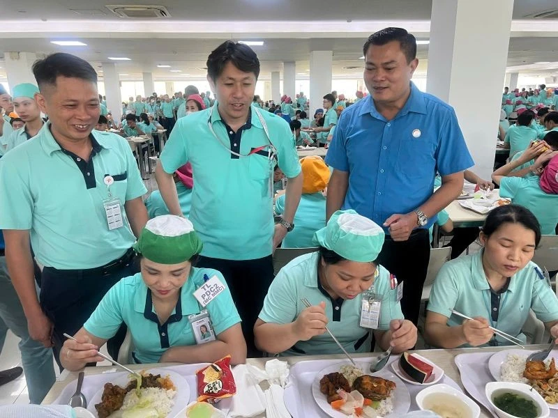 Gần 24 nghìn công nhân Canon Việt Nam chung vui "Bữa cơm Công đoàn" Gần 24 nghìn công nhân Canon Việt Nam chung vui "Bữa cơm Công đoàn"