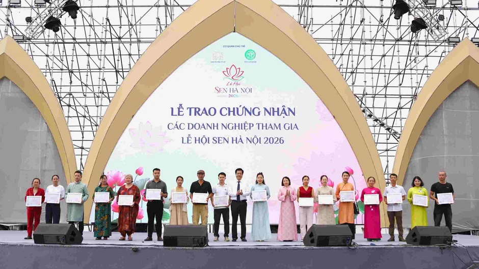 Gần 300.000 lượt khách tham quan, trải nghiệm Lễ hội Sen Hà Nội 2026 Gần 300.000 lượt khách tham quan, trải nghiệm Lễ hội Sen Hà Nội 2026