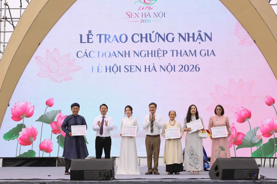 Gần 300.000 lượt khách tham quan, trải nghiệm Lễ hội Sen Hà Nội 2026 Gần 300.000 lượt khách tham quan, trải nghiệm Lễ hội Sen Hà Nội 2026