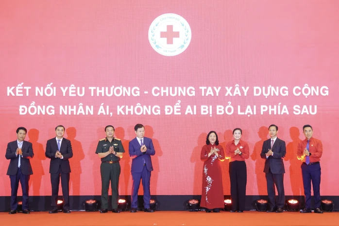 Gần 350 tỉ đồng được tiếp nhận tại Lễ phát động Tháng nhân đạo năm 2026 Gần 350 tỉ đồng được tiếp nhận tại Lễ phát động Tháng nhân đạo năm 2026