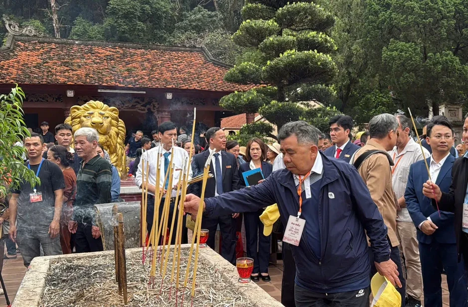 Gần 400 đại biểu quốc tế trải nghiệm “Du xuân hữu nghị 2026” tại Chùa Hương Gần 400 đại biểu quốc tế trải nghiệm “Du xuân hữu nghị 2026” tại Chùa Hương