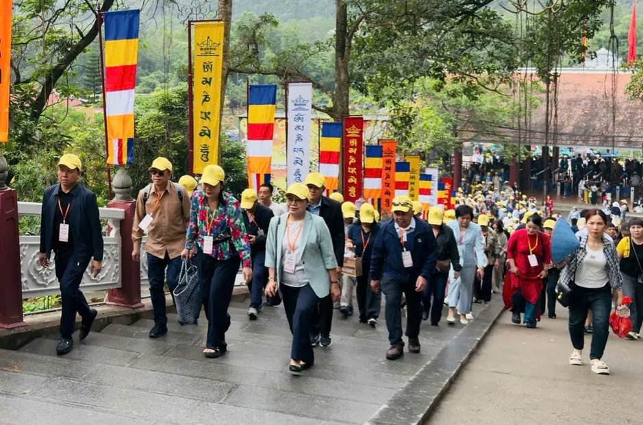 Gần 400 đại biểu quốc tế trải nghiệm “Du xuân hữu nghị 2026” tại Chùa Hương Gần 400 đại biểu quốc tế trải nghiệm “Du xuân hữu nghị 2026” tại Chùa Hương