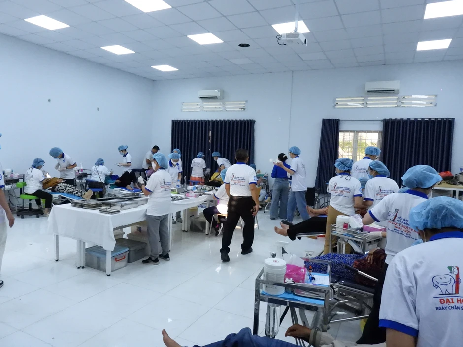 Gần 4.000 người dân ở miền Tây được khám bệnh và cấp thuốc miễn phí trong ngày 8-3