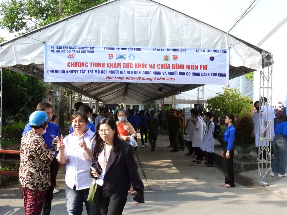 Gần 4.000 người dân ở miền Tây được khám bệnh và cấp thuốc miễn phí trong ngày 8-3