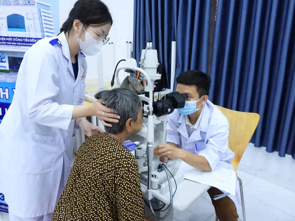 Gần 4.000 người dân ở miền Tây được khám bệnh và cấp thuốc miễn phí trong ngày 8-3