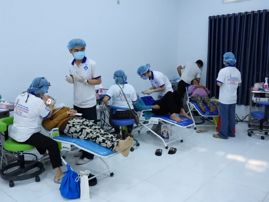 Gần 4.000 người dân ở miền Tây được khám bệnh và cấp thuốc miễn phí trong ngày 8-3