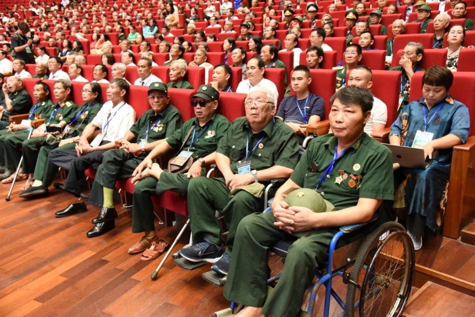 Gần 476 tỷ đồng tặng quà cho người có công dịp kỷ niệm ngày Thương binh - Liệt sĩ Gần 476 tỷ đồng tặng quà cho người có công dịp kỷ niệm ngày Thương binh - Liệt sĩ